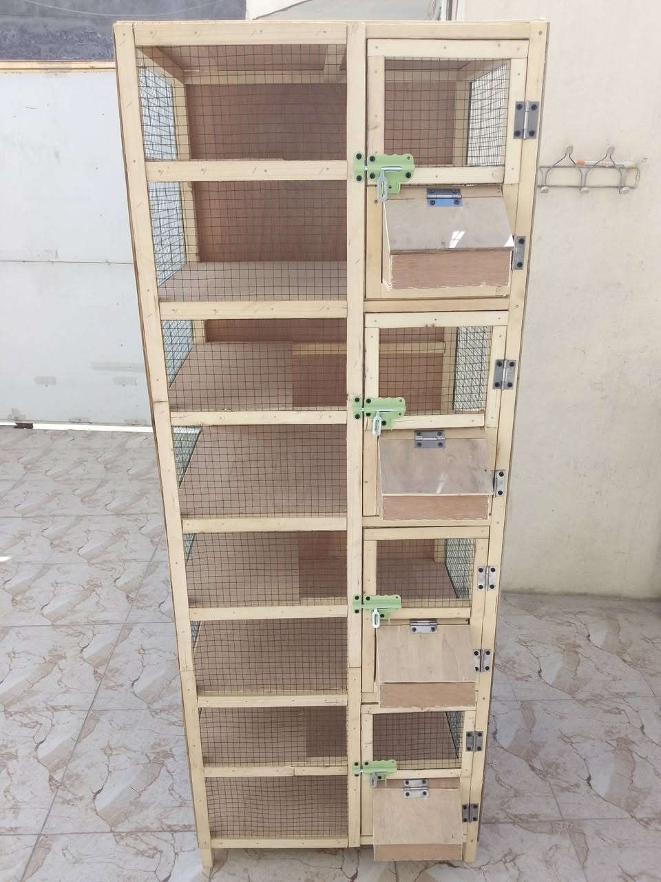 سلام عليكم مرخصة الادمن متاح خانه تبزير ام الاربعه شغل جديد درجه اولى مع رفوف حضانه مع معلف خارجي قياسات عرض كل مربع خانه 60 نزال 50 ارتفاع 40
سعرها 45 مكان بغداد الحريه 
***********
