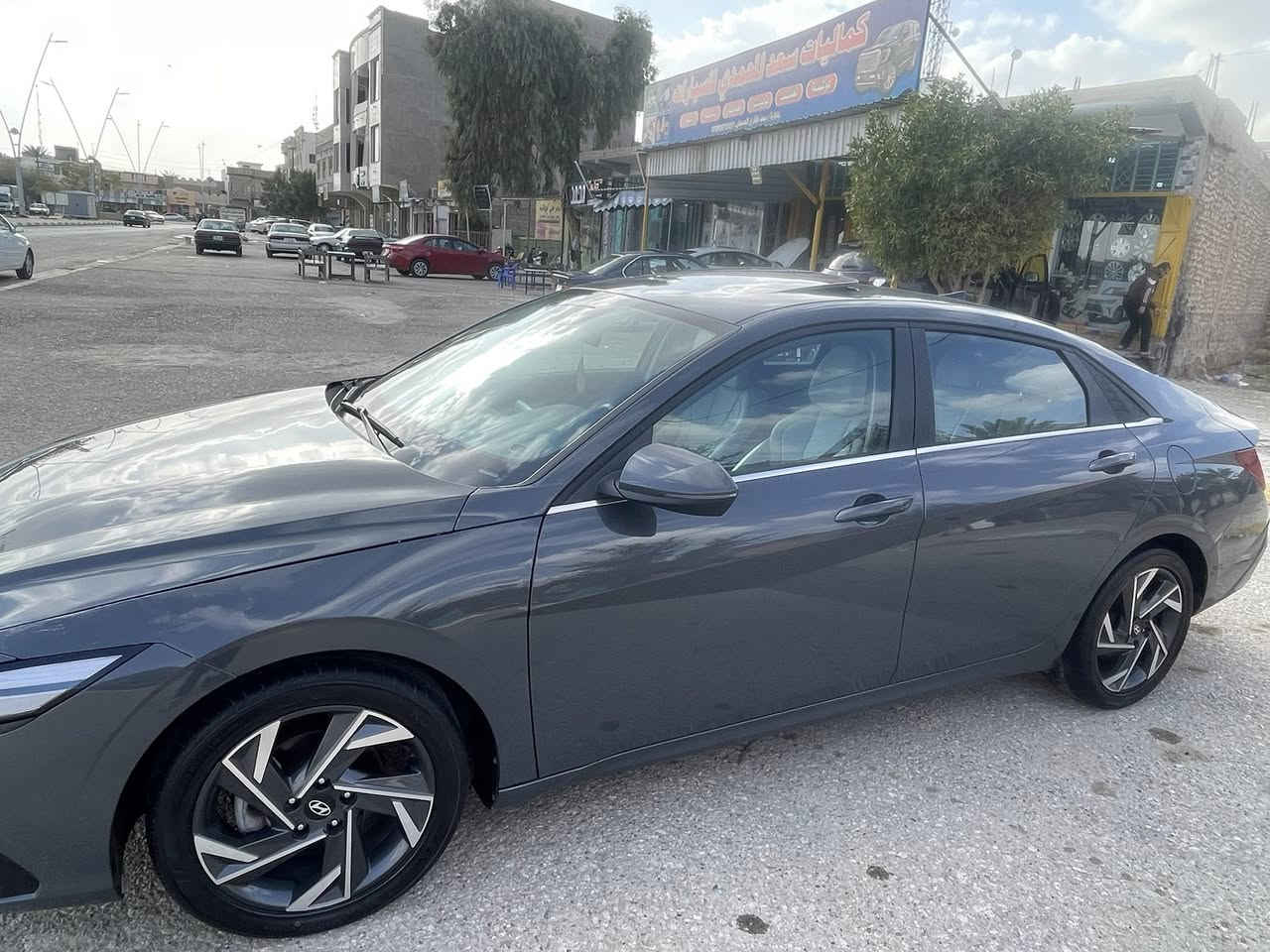 السلام عليكم هونداي النترا 2024     دخول جديد  للبيع فقط. صور. الحادث مرفقه بالمنشور هيه سونار سياره 
سياره بيه بنيد  تبديل جاملغ بارد  وشوي كلير بقبغ الجنطة من امريكا 
سعة المحرك:- 2000دوش
🔘 عداد المشي. 12m
🔘الموديل 2024
🔘 فتحه سقف 
🔘 الون زيتوني 
🔘شاشة دجيتل متصلة بلكامل
🔘بصمة تشغيل 
🔘بصمة أبواب
🔘 سايد بريك بصمه 
🔘بصمة صندوق 
🔘تشغيل عن بعد
🔘رادار امامي رادار خلفي وجانبي
🔘مانع تصادم بريك ذكي 
🔘مدخلين شحن واوكس
🔘تبريد بيانو منفصل
🔘دشبول لد بلادي الوان
🔘كاميرا خلفية دوارة
🔘كراسي تدفئة 
🔘مانع تصادم  
🔘حساسات اطارات 
🔘مثبت سرعه Cross
🔘اضوية اماميه LED
🔘نضام ترحيب عند الاقتراب 
🔘مانع انزلاق 
🔘تدفئة بالكشنات
🔘تدفئة ستيرن 
🔘دخول ذكي 
🔘نظام قيادة ذاتية 
🔘انارة اضوية اوتوماتيك
🔘نظام GPS + خرائط 
🔘3 أنظمة قيادة (eco,Nor, sport) 
🔘شاشة اعطال الكترونية 
🔘زر عرض الكاميرا
🔘شحن واير ليس 
مكان السياره. الانبار هيت  
السعر 155 بيه مجال اتصل ع رقم ***********
#الجميع
