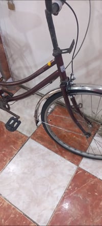 بايسكل بآلة حجم٢٦ لون كرزي بايسكل جاهز ونضيف تايرات وبريكات جدد سعرة ٧...