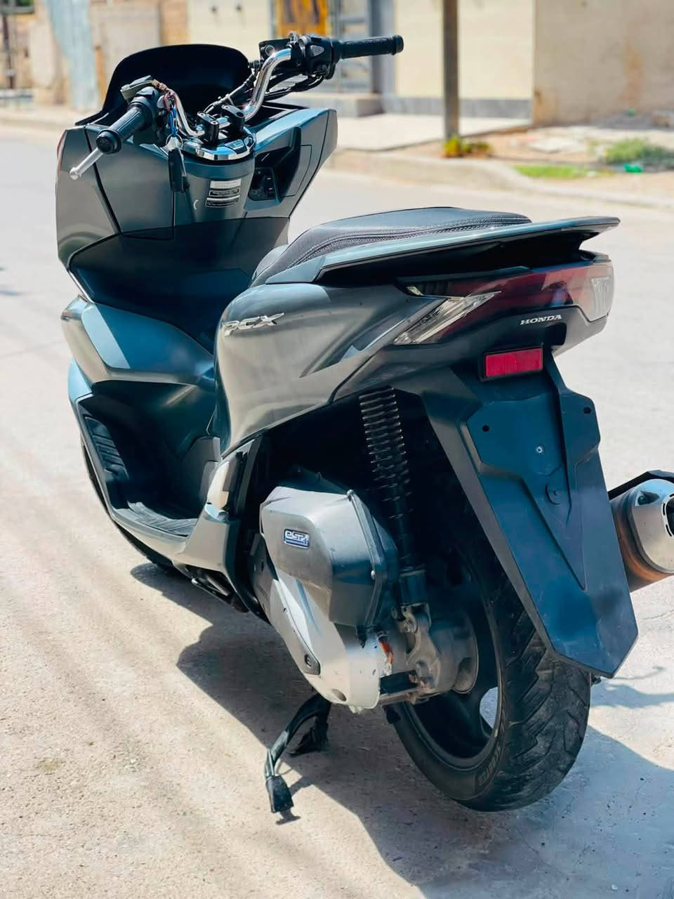السلام عليكم دراجه pcx جيل الرابع نظام ABS دراجه صالها شهر ونص نازله من رنبه كلش بيه شغال مابيها اي نقص جيب فيتر وتعال افحص اوراق المعرض هم موجوده وكامله ماشيه 20 الف المكان الشعب السعر 17 وبيها مجال

***********
