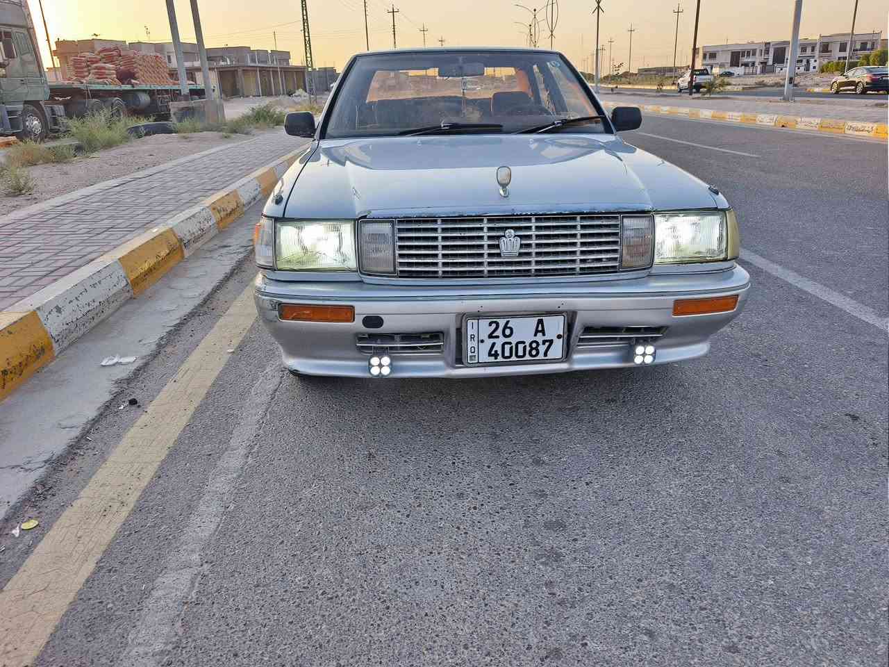 👑 للبيع تويوتا كراون سوبر سالون (هاردتوب) - موديل 1990 👑 رقم صلاح الدين مشروع وطني رقم دولي سنوية حتى 2029 . باسمي تحويل مباشر
لكل محبي الفخامة الكلاسيكية والنظافة، أعرض عليكم سيارتي الكراون  بمواصفات "اليابان القديم" والجاهزة للاستخدام:
✨ المواصفات:
اللون: أبيض صدفي .
المحرك:  2500 (ديلكو).
الميكانيك: محرك جديد + كير جديد (السيارة مكفولة وتجربة خير برهان).
الداخلية: مقاعد مخمل ذهبي بحالة جيدة ، مع أرضية جلد ذهبي.
الدشبول والبطاين: ماروني أصلي "على وضع الشركة" (نظافة وسط بدون أي تغيير دشبول على وضع التحوير الاول منذ دخولها للعراق).
: عداد دشبول ديجيتال، شاشة لمس، كير أوتوماتيك.
🚗 السيارة متعوب عليها، شغل مرتب، 
تبريد نقص بس كمبريسر عاطل 
حدادية نص عمر 
📞 للتواصل والاستفسار: السعر 42 وبيهه مجال قليل السيارة مكلفة اكثر من 57 بس مستعجل على بيعته لان عندي ضروف وبالعافية للنصيب .
***********
(يرجى ملاحظة: اتصال فقط - غير متواجد على الإنترنت).
📍 مكان تواجد السيارة: الأنبار - عامرية الصمود.
