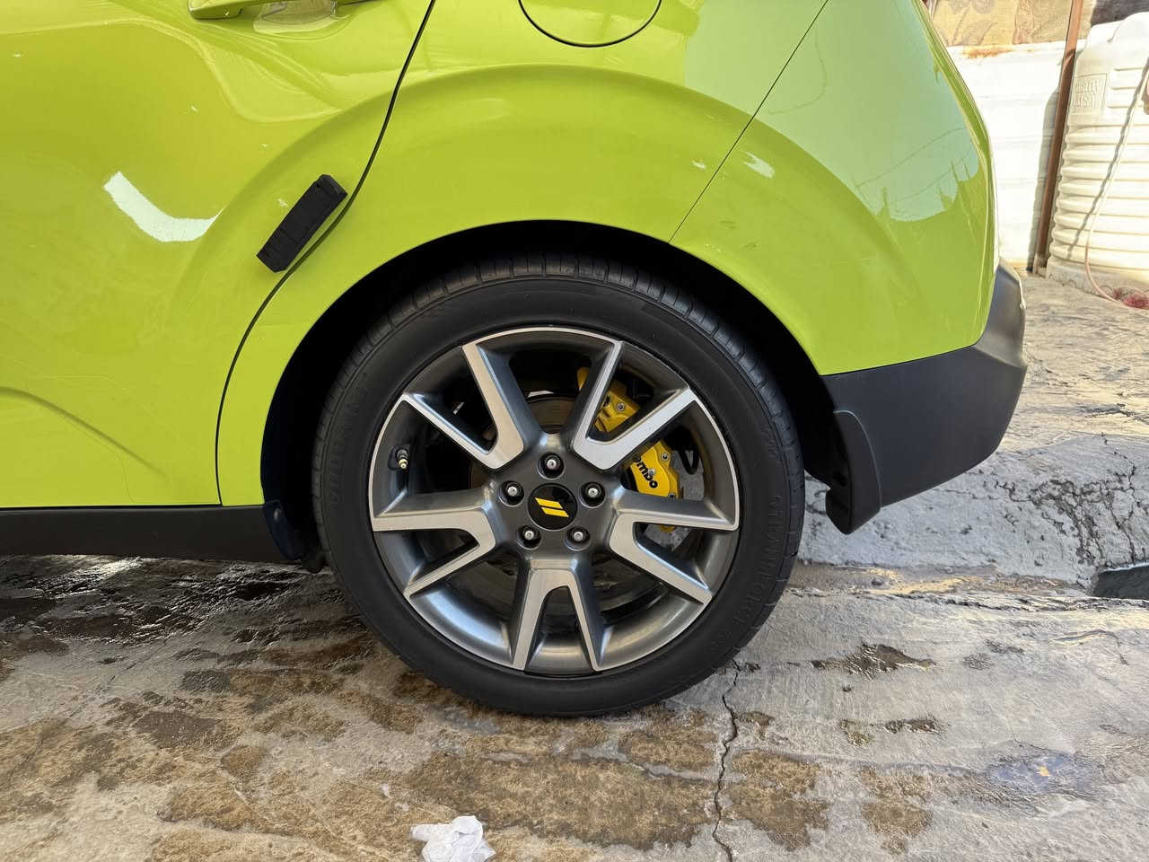 🌹 السلام عليكم ورحمة الله  وبركاته 🌹
Kia saul GTline  2020 1/1 
''المواصفات''
_جيتي لاين  أعلى فئة بالسول( لون مميز 🍏 فسفوري )
- فتحة  سقف  سلايد  رووف 
- ⁠بصمة 
- ⁠رادار أمامي وخلفي وجانبي 
- ⁠بريك أوتو 
- ⁠كراسي جلد كنتارا
- ⁠هـيتر  مقود ، هـيتر بالكراسي الأمامية 
- ⁠سستم صوت  من 🔟   سماعات  
- ⁠أنارة داخليه  مع  نشرة جميع  الألوان  بلادي
- ⁠شاحن لاسلكي ، منافذ usb، مع منفذ شحن سريع fast
- ⁠مرايه وسطيه أوتو دم مانعة للأنعكاس 
- ⁠انارة بگ لايت الخلفي فول LED
- ⁠لايت أمامي من 4️⃣   عدسات كهرباائي فول زنون عالي أوتو ، مع الأشارة والكشافات فول LED
- ⁠أشارة  بالمراية لكزز فول LED
- ⁠نظام ABs،مانع أنزلاق   ، نزول  منحدرات . 
- ⁠أطفاء ذاتي  عند  الأزدحام 
- ⁠تحكم  مقود  فول ، مع  قفل  سرعة  وتحديد  مسار    فول رياضي 
- ⁠ناقل  حركة  7️⃣  سرعات 
- ⁠محرك  2000 DOHC  المرغوب 
- ⁠شاشة  أبل كار بلي    بلادي  مع  نظام gbs 
- ⁠كامرتين  خلفيات  دوراة ، مع  كامرة للجزء  العلوي 
- ⁠ويل  كب   قياس 18 ، مع  طقم  تايرات  جديد  
- ⁠تبريد   شاشة  مع  مناخ   تحكم  منفصل  للسائق  والراكب   
- ⁠عدة  السيارة  مع  السبير  غير  مستخدمة علّى وضع  الشركة  
- ⁠السيارة ماشية  63 الف  ميل  
- ⁠سستم  أيرباك  فول   8️⃣ 
- ⁠" حادث  السيارة  ربع  دعامية أمامية  أيرباك  درگة  وراجع  سستم مع  دركة  جديدة  +  دعامية  راجعة  جديدة  أصلي  وكالة  بلون  السيارة  بدون  الصبغ  . 
- ⁠السيارة  مال  جناي  متصرف  عليها  ١٠٠٠ دينار  .
- ⁠رقم  بغداد  مشروع  وطني  بأسمي   تحويل  بأي  محافظة  يصير  نقل  الملكية 
- ⁠سنوية  نافذة لغاية 2028 
- ⁠أستفسار  على  الرقم 
- ⁠*********** مرتضى الكعبي
- ⁠مكان  السيارة  النجف  الأشرف  🌹أتصال فقط غير متوفر مسنجر  ،
