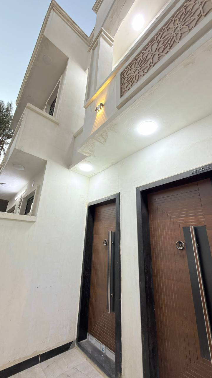 مشتمل للبيع مساحة 120 متر الواجهة 6 نزال 20 حي الجهاد طائي خلف مصور قسطل قريب شارع العام ترميم جديد يحتوي على 4 نرم صحيات عدد 4 سويت مدخلين صالة مطبخ الاستفسار
منطقة راقية وهادئة وسعر لبيت مناسب وترميم لبيت حلو شغل حلوو *********** واتساب
