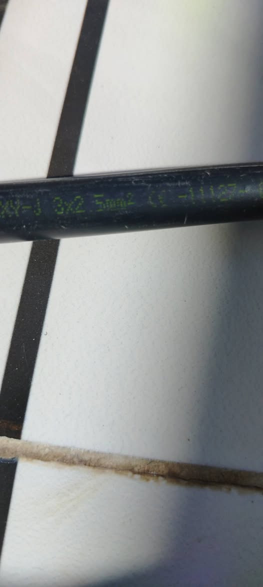 كيبل النوعيه تركي
القياس ١٠٠ متر
المتر نهايته ١٠٠٠ دينار
بي تلاث ضربات خفيفة
مثل ماموضح بل صوره 
للاستفسار على هاذا الرقم
***********
