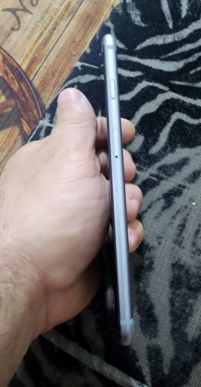 ايفون ٦ بلاص للبيع طافي يشحن ويشتغل شعار ابل بس ميشتغل ٦٠ الف كارت اي كلود موجود دورة شارع ٦٠ موبايل ***********
