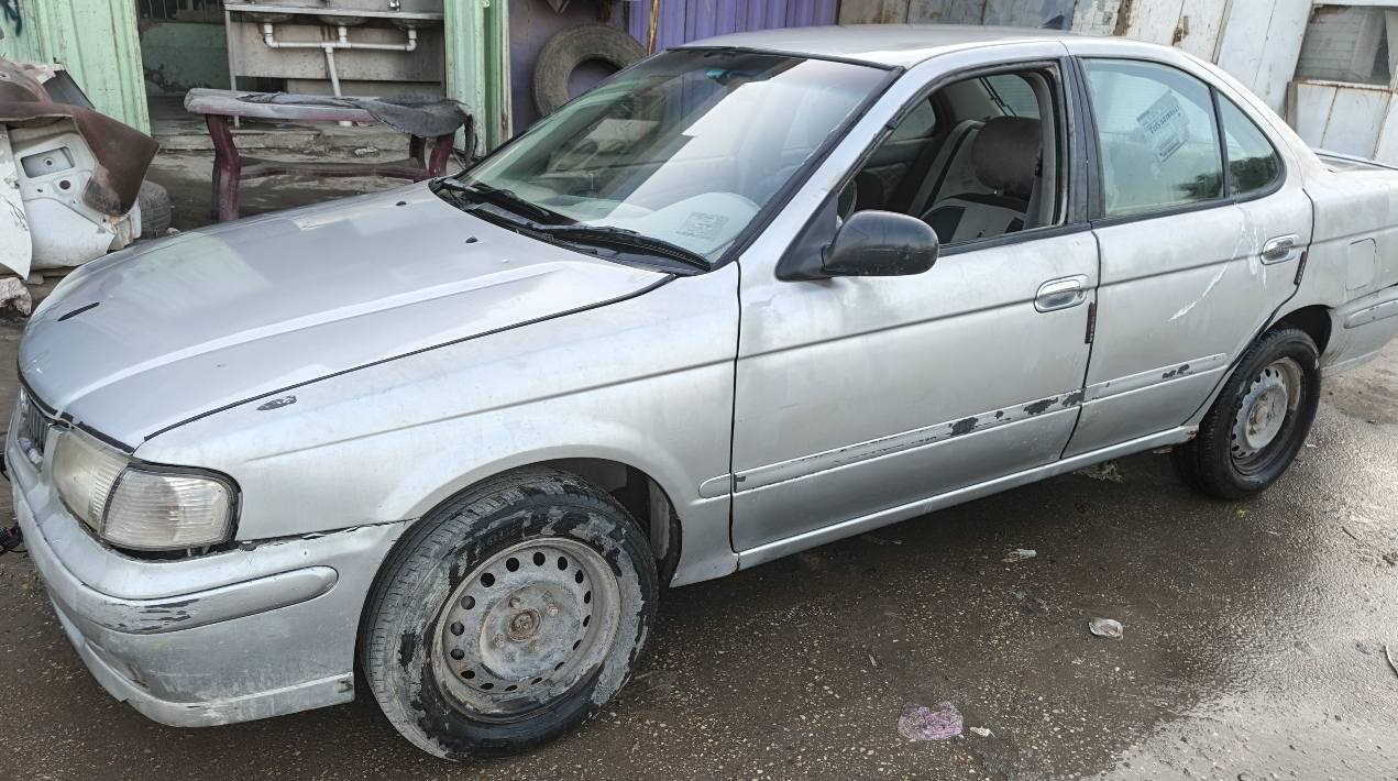 نيسان صني موديل 2000 
محرك 1600 قبق اسود
كير اوتماتيك *********** كربلاء, العراق
