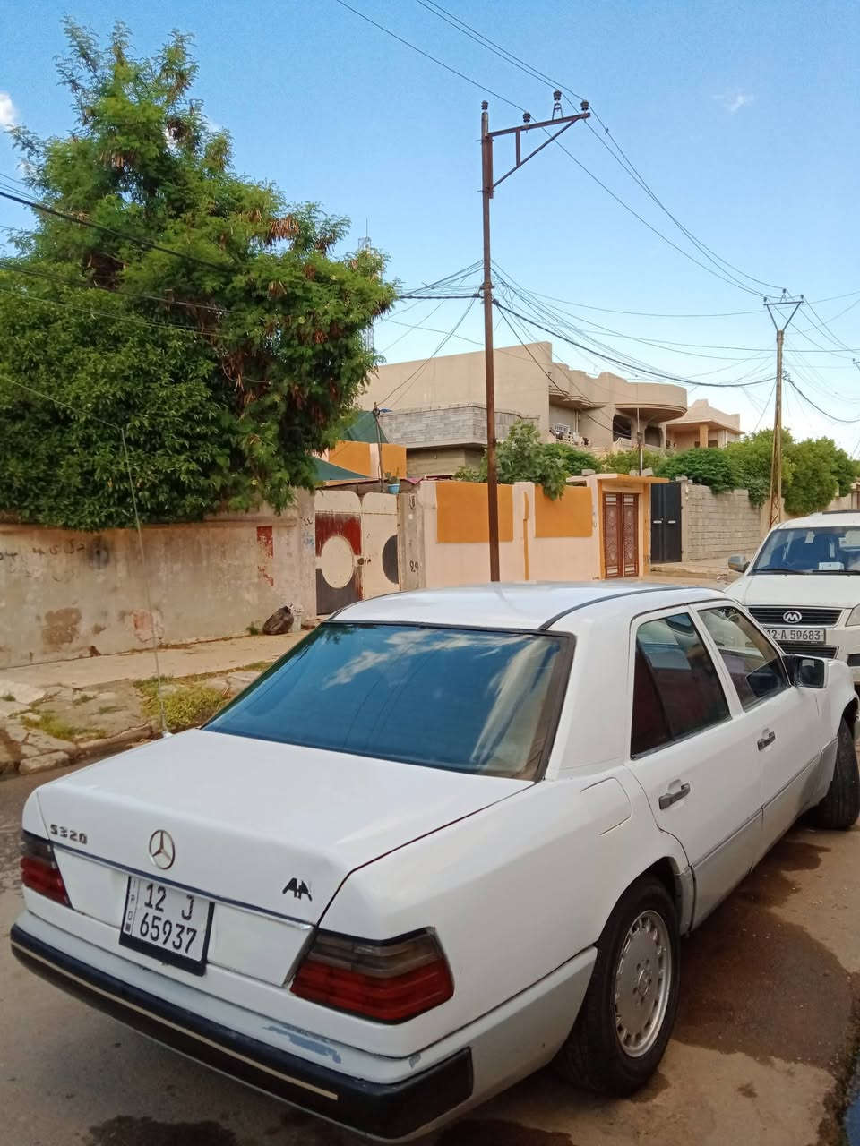 سلام عليكم مارسدس للبيع وللمراوس محرك 4سلندر كير عادي طخمها جديد طخم تايرات جدد سياره مصبوغه عام داخلها جديد رقم نينوئ نكليزي شرط تحويل ثاني يوم شعندك مراوس نزل***********

