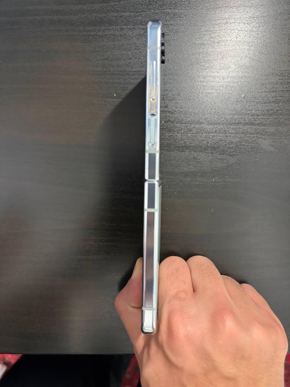 السلام عليكم
للبيع SAMSUNG Z FLIP 5
اللون اخضر مميز 
المواصفات : 
المعالج snap dragon 8 gen 2 
الشاشة بي شاشتين الشاشة الخارجية و الشاشة  الرئيسية DYNAMIC AMOLED 2X 
120 فريم اداء جدا قوي بالالعاب
ينغلق ( ينطبك ) بدون اي فراغ 
المتانة :
IPX 8 مقاومة تامة للماء 
البطارية بحالة ممتازة جدا 
الجهاز نظيف جدا مابي شخط 
السعر (( 675 )) بي مجال بسيط مع كفر هدية 
للتواصل واتساب او تليجرام :
***********
المكان بغداد الكاظمية اكو توصيل لكل المحافظات
