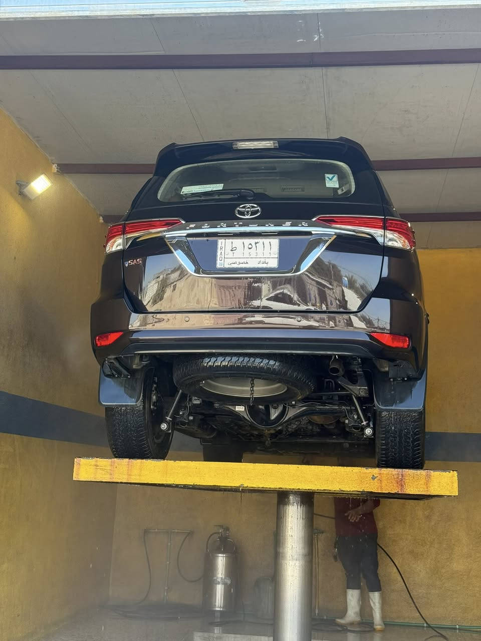 السلام عليكم
للبيع فورتشنر موديل 2018 على ايدي من وكالة ساس ماشية ٧٦ الف كم لون سماكي مكفولة فورويل دفلوك خفيفي وثقيل ٧ راكب ثلاث قطع تبريد موجودة في بغداد منطقة المنصور رايدها ب 245 $ واي استفسار اني حاضر 
دكتور أحمد ***********
