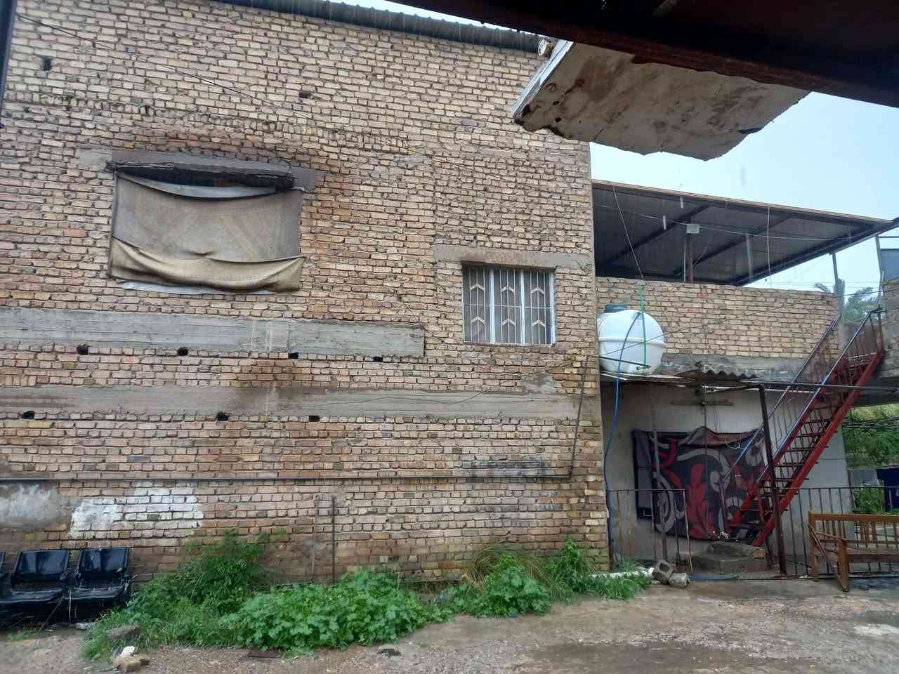 سلام عليكم دار للبيع المساحه ٣٢٥طابو الزعفرانيه المنطقة الشمالية قريب على الشارع العام واجه عشرة نزال ٣٢ونص اي استفسار ***********
