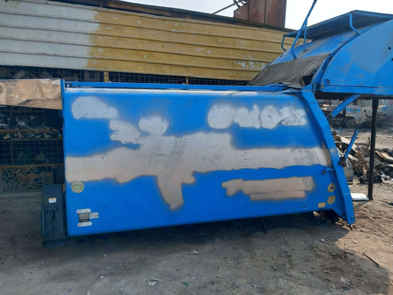 سلام عليكم كابسه نفايات البيع ٨مكعب و١٠مكعب مكاني بغداد كسره وعطش ***********
