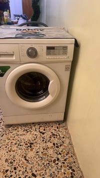 غساله ال جي  ٨ كيلو تشتغل  نظيفة  منطقة الشعب رقم الهاتف  👇🏻  ٠٧٧١٠٩١٢...