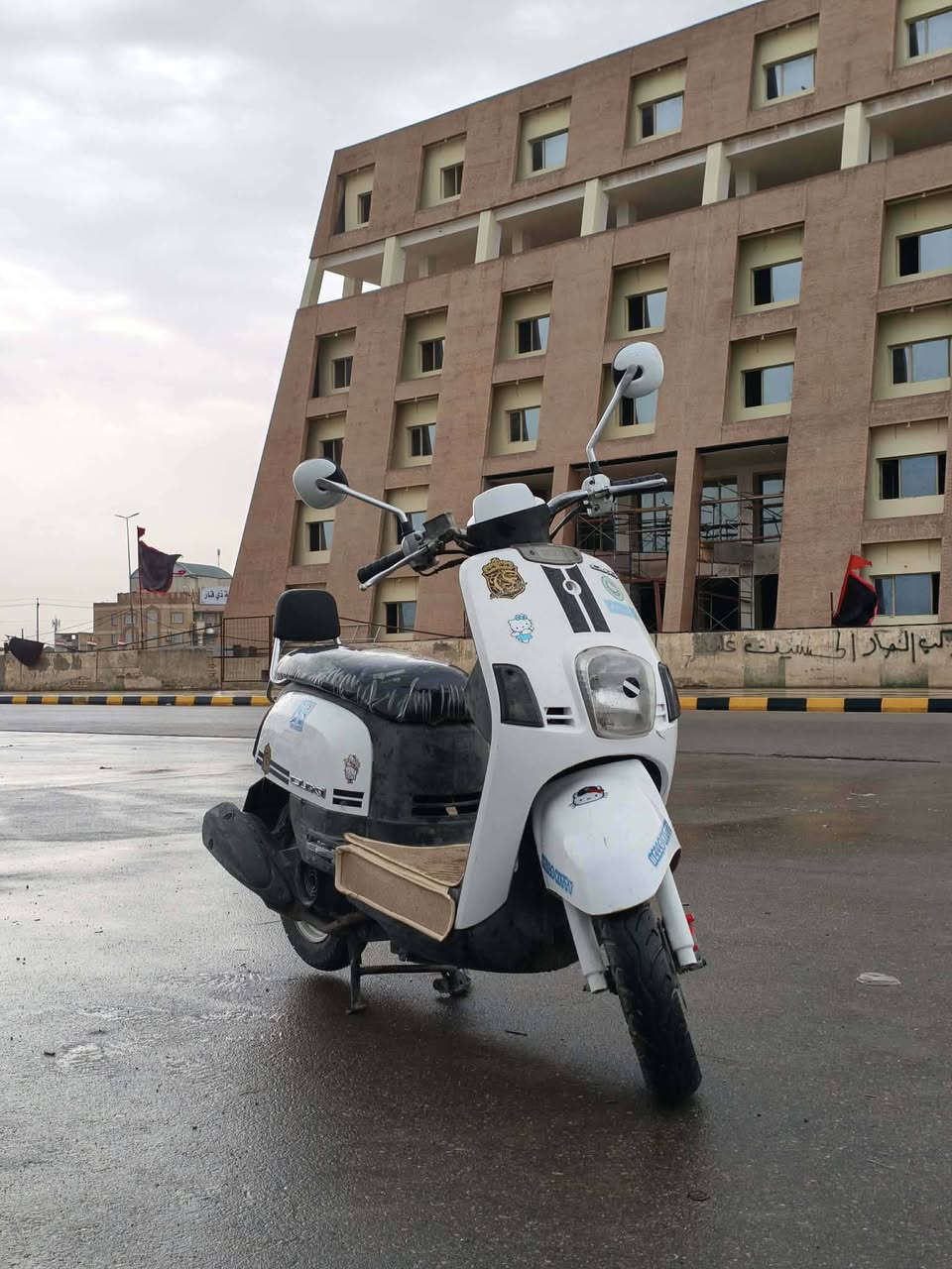 السلام عليكم دراجه للبيع بوليس الدراجة  حاوية ما مفتوحة (السعر 850) وبيهه مجال بسيط المكان ناصرية سومر التواصل(***********)
