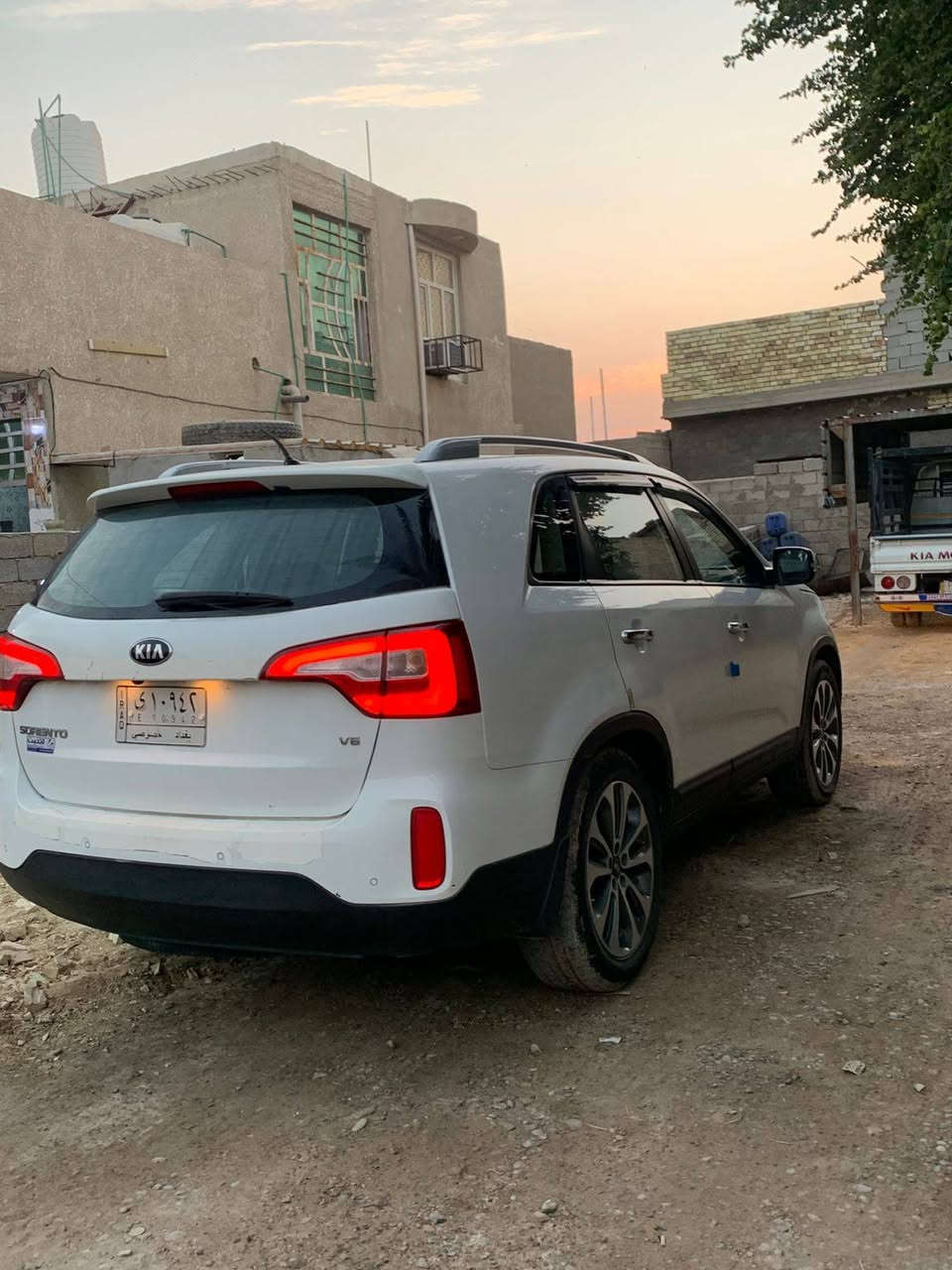 سلام عليكم كية سورنتو مديل 2015 للبيع سيارة جديدة 6 سلندر 
3 قطع تبريد مكينة وكير حدادية كفالة 
7903808820
