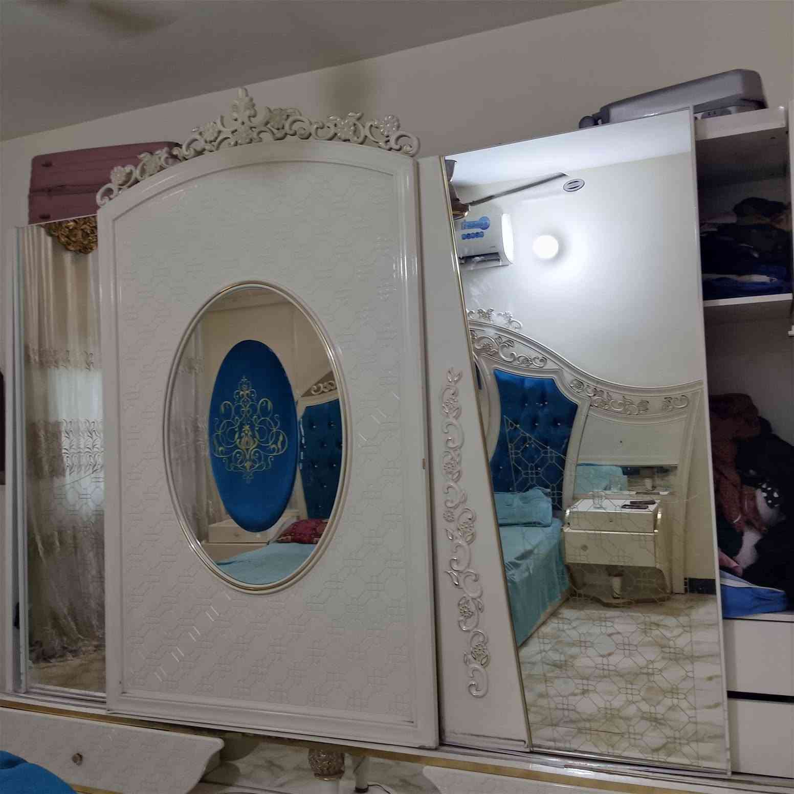 سلام عليكم غرفه تركيه للبيع سعر 600 بيهه مجال حك جيه العنوان الامين ثانيه الاتصال ع رقم ***********
