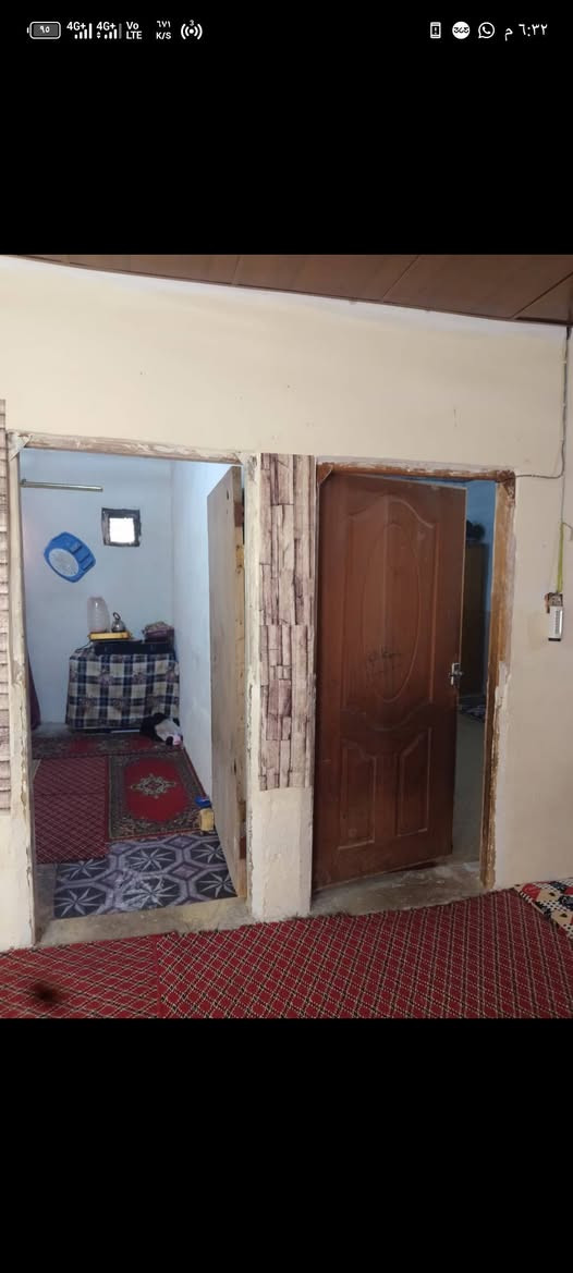 سلام عليكم بيت رهن ١٠٠ متر غرفه وصالة مطبخ وتاريخ العنوان شارع مطار مقبل ملحق قريه غدير سعر رهن ٨ سنه وقابل التجديد  معلومات اكثر اتصل ع رقم او مراسله واتساب ***********
