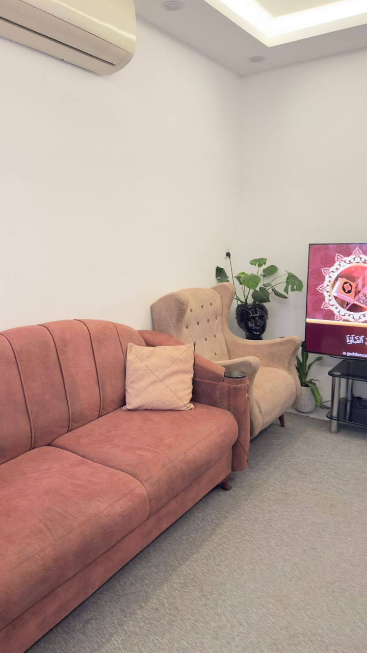 السلام عليكم  تخم  للبيع 8 مقعد  مشتري  850 الف  العام وحاليا سعرة 400  العنوان عامرية  هاتف ***********
