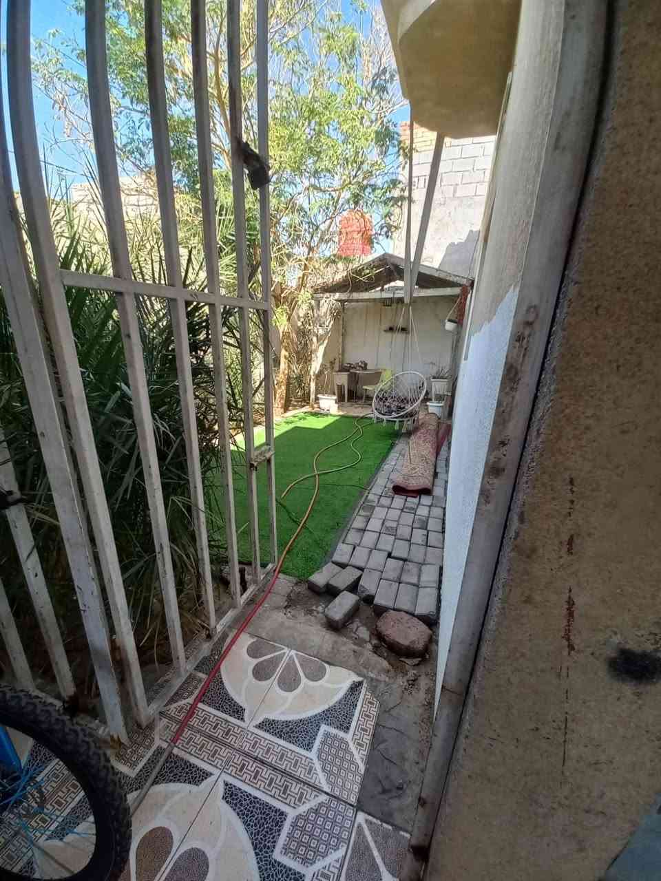 اسلام عليكم 
توفر دار سكن 🏠
مساحه 268 متر طابو ملك صرف عرصه
عنوان البيت البصره منطقه القبله خلف شارع المدارس  البيت يحتوي على عدد 2 من الغرف صاله وموزع وديوان ومطبخ وصحيات داخليه وخارجيه وكراج وحديقه سعره المطلوب 250 مليون وبي مجال  تفاصيل اكثر اتصل ***********
