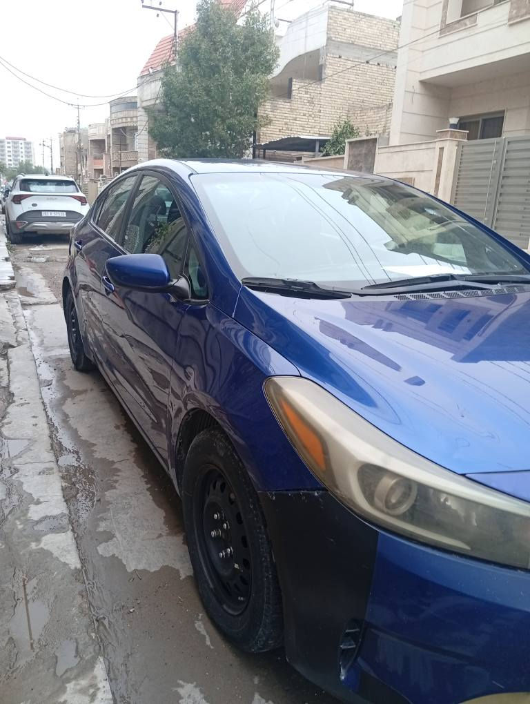 السلام عليكم ورحمه الله وبركاته 
سيارة كيا فورتي وارد أمريكي مكينة دوش ٢٠٠٠ موديل 2017 ضرره حافة البنيد والجاملغ جه السائق و بالعراق بيه بابين يعني بيه 3 قطع صبغ وشبر سعره 115 وبيه مجال للطيبين مكينة وكير خير من الله ترايك وين ما تريد مكاني بغداد السيدية 
***********
***********
الخطوط بيه واتس اب بغداد, العراق
