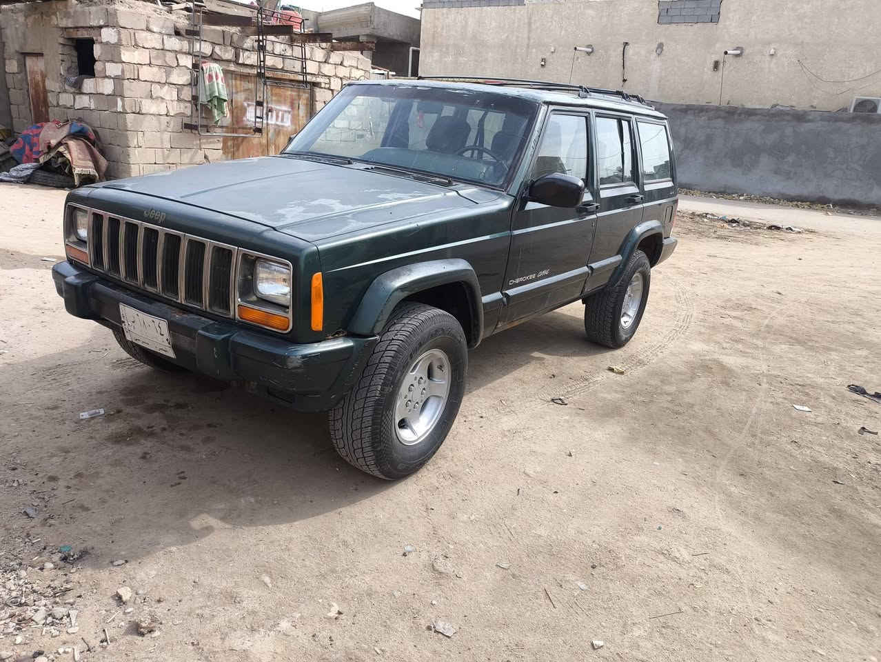 السلام عليكم جيب شيروكي شخاطه موديل 2000 جاهزه بدي مكفول صبغ وضربه حداده حلوه تخم  جديد محرك وكير بطه مكفولات 2500yyt رقم بصره مكاني البصره الهارثه السعر 48مجال كلش بصيط ***********
