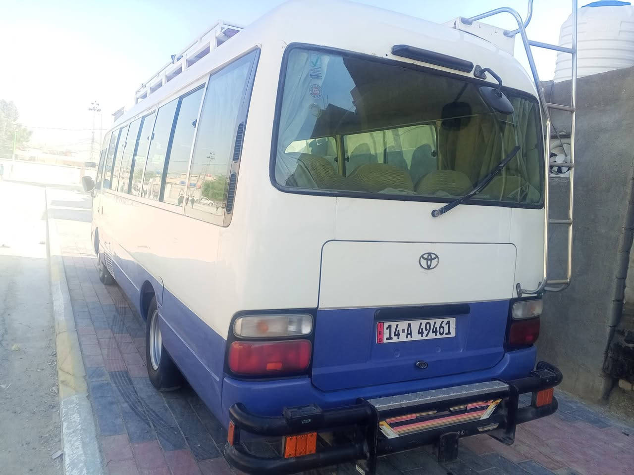 سياره خير من الله خطها نجف كربلاء بيها مكانات صبغ بالابيض والازرق
***********
***********
