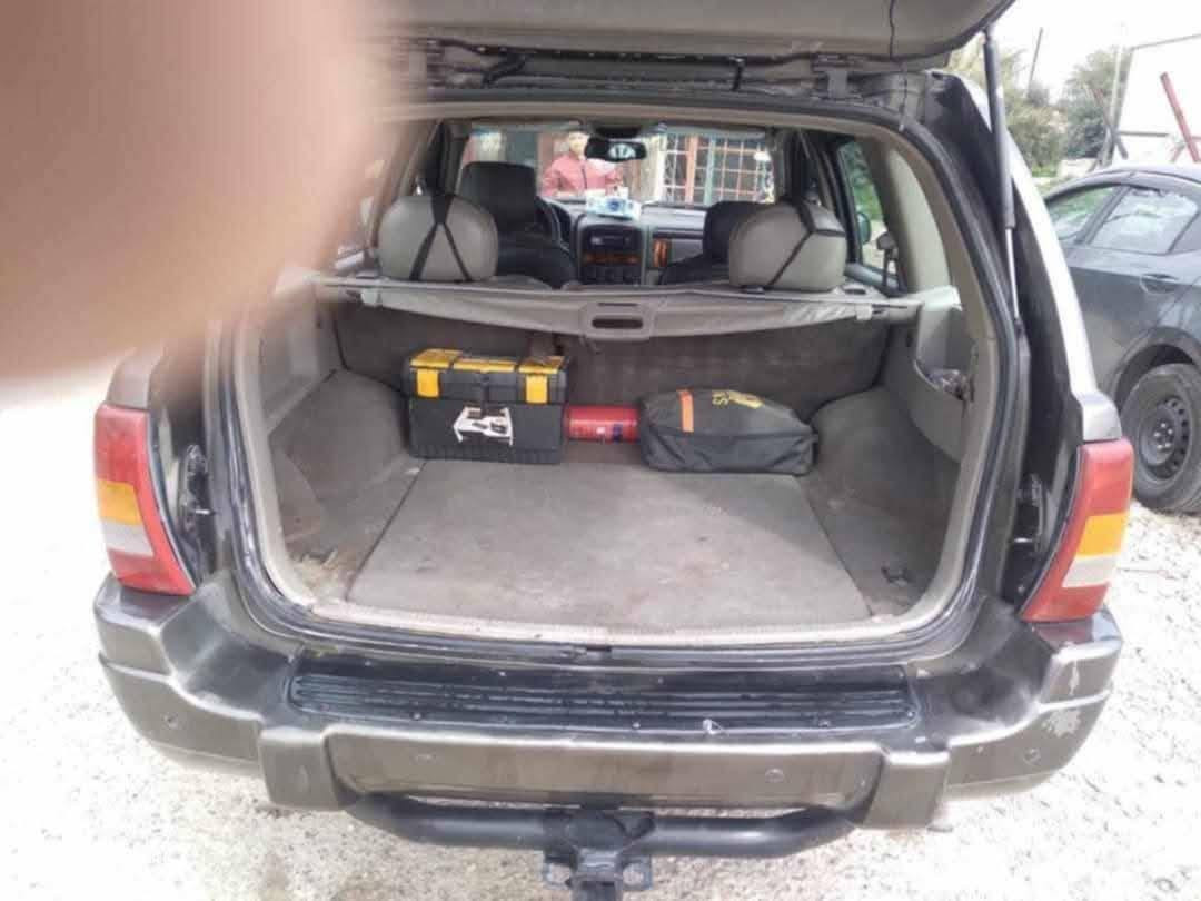 سلام عليكم جيب شيروكي موديل ٢٠٠٠ لون فيلي محرك ٦مرغوب كير ولوكير  محرك  سيارة بلادية ماملعوب بيها مابيه ضربة صبغ بس البونيد ابسبب الجراد وترايش البوب  كهربائيات كلها شغاله سنوية الحد 2027 هزة جديد بسمي  كشنات كهرباء تبريد شغال والسعر 80 وبيهة مجال مراوس عادي حسب القناعة ***********
