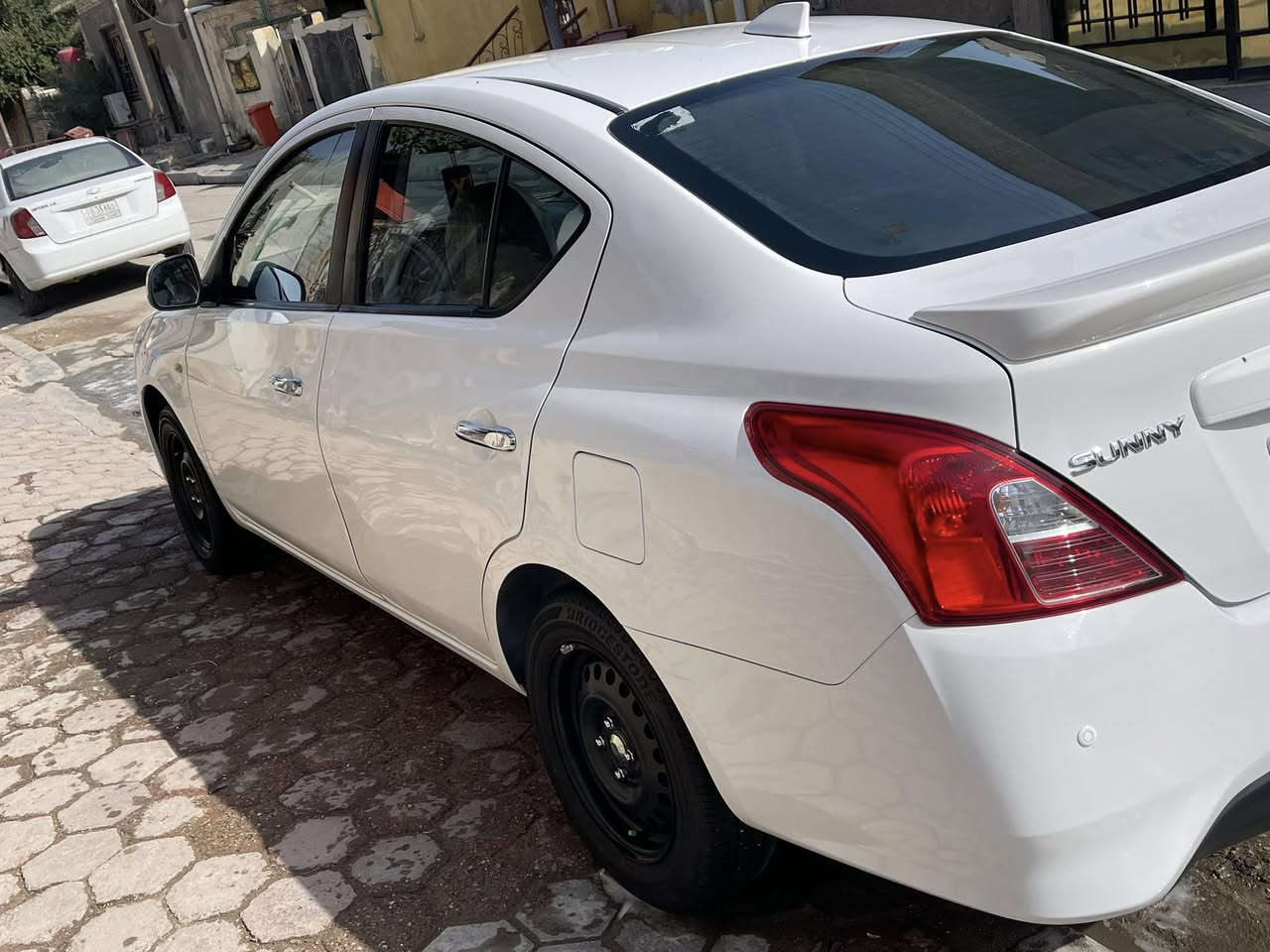 نيسان سنّي  هندي  مديل 2024ا ام البليتة الزركه
ماشيه 39 الف فول شاشه تحكمات استيرن
سياره بيهه بارد جاملق الخلفي بارد خفيف وباب بي هم شوي بارد والباقي كفاله مكينه وكير كفاله بكان السياره البصرة الكزيزة
السعر 120 وبيه مجال قليل رقم الهاتف ***********
