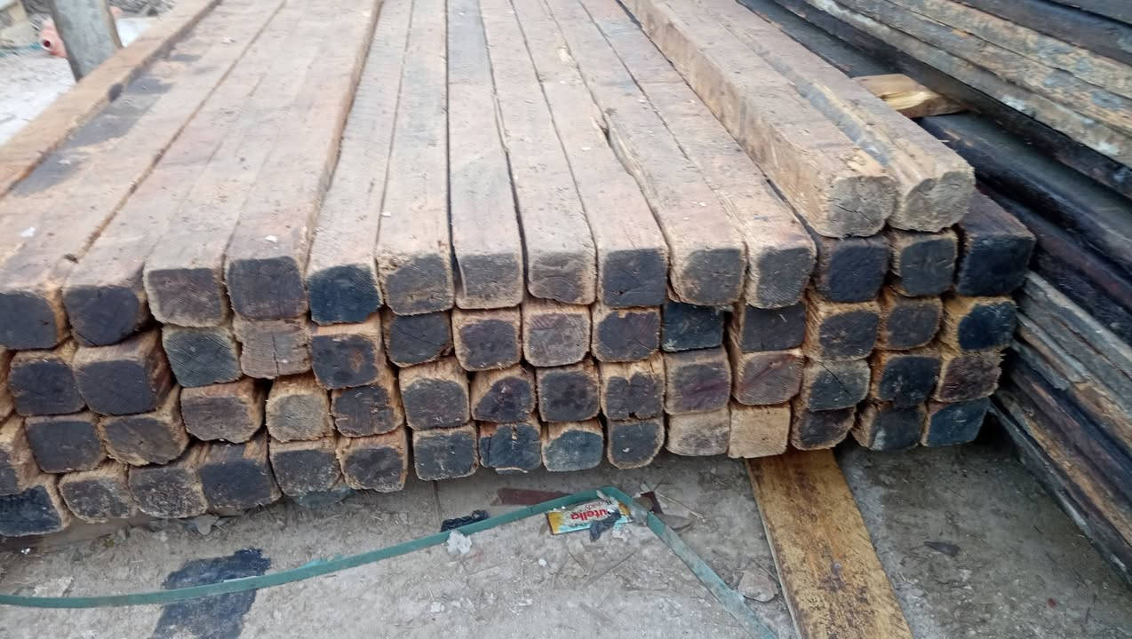 خشب مستعمل روسي تارس نضيف لوح 4 متر ولوح 3 متر وسير 3 متر 3*3 وبقار 2*4  للبيع حلة المركز  ***********. ***********
