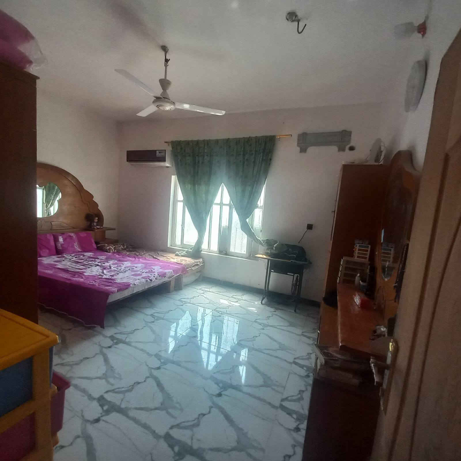 السلام عليكم يعلن عقارات الرحمن ومقاولات العامه وترميم البيوت
بيوت للبيع هاذا البيت صوره بل منشور 
بيت للبيع طابو زراعي سند 25تحويل ثاني يوم 
مساحه البيت 330متر في ورديه خارج 100متر عن شارع العام 2غرف مع استقبال 12متر مطبخ 4في 5مع هول 10متر مجمع صحيات داخليه وخارجيه وداير ماداير البيت ممر 2متر  سعره 80وبيه مجال 

ويوجد بيت في ابو غرق طابو صرف 150متر طابقين 3غرف في حي المرتضى سعره 100

يوجد بيت في اكريطعه طابقين 4غرف 100مربع سعره 45

يوجد بيت في كريطعه 170متر سعره 65

يوجد بيت على طريق ياحسين 150متر سعره 45

يوجد دخول مفرك عنانه اول كنطره 100مربع جديد سعره 50

يوجد بيت 3طوابق قرب الاعاب المدهش 210 سعره 230

يوجد بيت في ابو خستاوي جديد 200متر سعره 90

مكتب عقارات الرحمن احمد المعموري ***********
