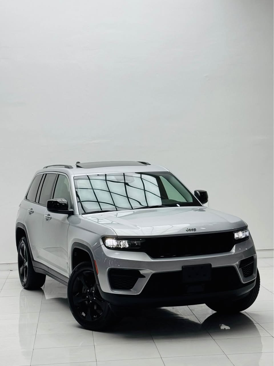 للبيع
جيب لاريدو (Jeep Grandcheroke)
موديل// ٢٠٢٣
محرك// ٦ سلندر ٣.٦
ماشية// ٣١ الف ميل
❌ملاحظة:- سيارة جاملغ امامي جهة سكن صبغ بدون  دواخل و بدون ارباك💯

📍مكان سيارة // اربيل- شارع ١٠٠ م معرض فجر الخليج

💰 سعر ٣١٠ 💰ورقة و مجال بسيط

رقم تليفون☎️
 ***********
 ***********

مواصفات فولل ١/١
سلايت
رادار امامي و مراية و خلفي
كشنات امامي تدفئة و خزن ميموري
شاشاة كبير كاميرة خلفي
سيستم سماعات Boss
لايتات امامي ليد
بعد بي مواصفات هواية مامذكور.... أربيل, العراق
