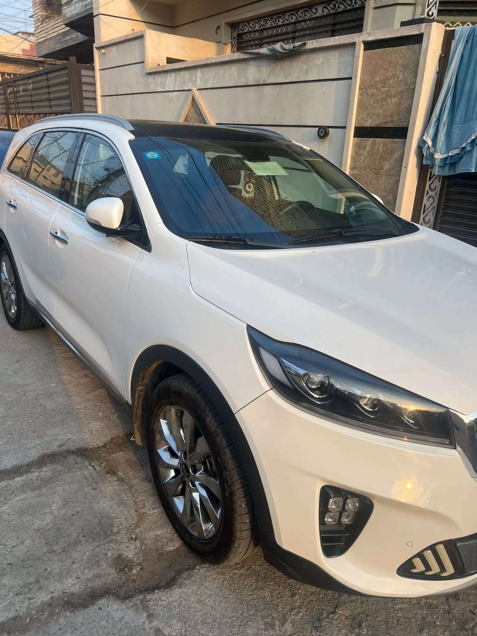 السلام عليكم
كيا سورينتو2020/خليجي
رقم بغداد مشروع وطني
السيارة ماشية90 الف حقيقي شرط الفحص 
  السياره الدعامية الاماميه مصبوغة والبنيد بيه بارد مع بخ صبغ قليل بس مكان الضربه واكو رصعه بالباب  والسونار مرفق ويه الصور👑

مواصفات //👑
بانورما السياره
حجم المحرك 3500👑
مفتاح التشغيل بصمة👑
حساس امامي👑
الكشنات كهربائيه
حساس خلفي 👑
بك لايت led 👑
فتح الجنط الخلفي اوتو👑
المقاعد جلد7 👑
ويل كب 19👑
كاميرا خلفية  👑
يدات نيكل 👑
نطام ترحيب عند الاقتراب 👑
انظمه قياده ايكوو وسمارت وعادي 👑
مخرج USB👑
‏ABS👑
نظام التزحلق👑
المري شفط👑
اشاير بالمرايا👑
بصمه تشغيل عدد2👑
تبريد ثلاث قطع👑
تحكم ستيرن جهتين👑
بردات أبواب خلفية بلاديه 👑
  ***********
