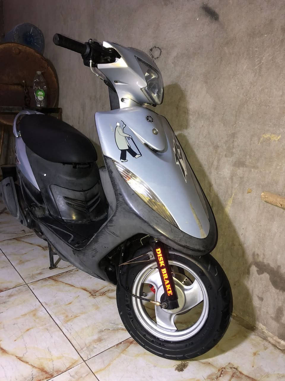 دراجه ماكس عدله رمبه صارله ٣اسابيع من طالعه برغي مامفتوح بيهه كله شغاله الدراجه وختم واحد وملاح الدراجه ب٩٠٠ وبيه مجال للشراي ويدلل *********** رقمي متواجد واتساب وخاص واتصال
