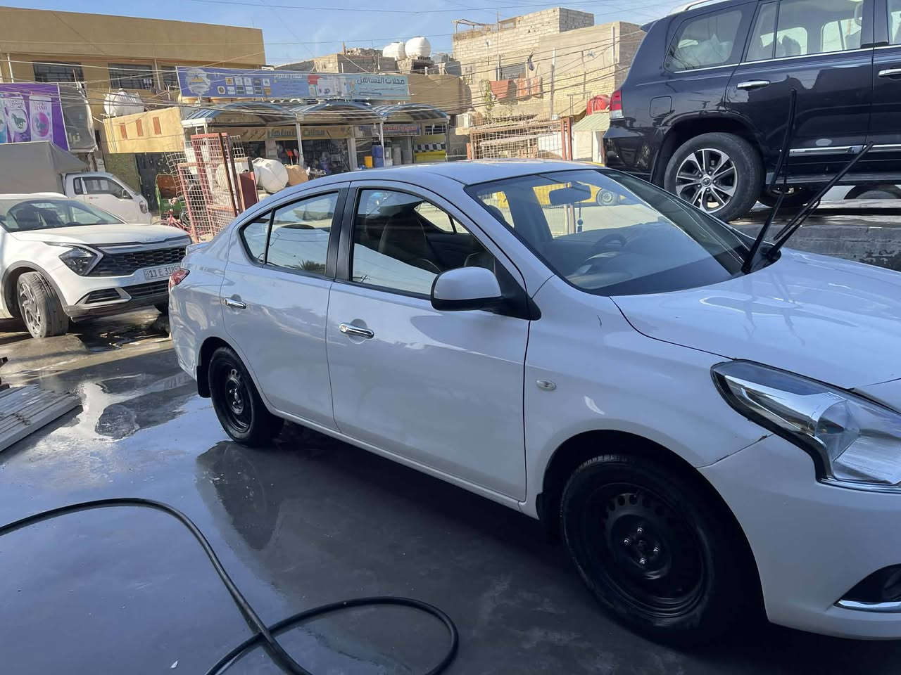 سيارة نيسان سني  موديل 21 
اربيل  تحويل أو وكالة 
ماشية 127 الف 
بسها خمس قطع بارد ورصعات بل باب الخلفي الي ورا السايق
القطع البنيد والجاملغ الامامي الايمن والجاملغات الخلفية رصعات وراجعات بارد والجنطة نفس الحالة .
 السعر 10500 $
بيها مجال بسيط حق الجية
للاستفسار الاتصال على ***********
