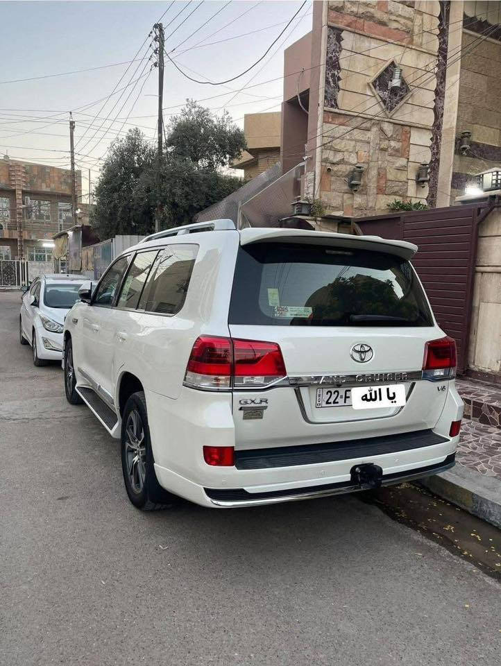 السلام عليكم اخوان
جكسارة موديل ٢٠٢٠ 
حادثها جاملغ خلفي فقط عكس السايق
خمس شدات ونص 
عنوانها بغداد
للتواصل على الرقم ***********
