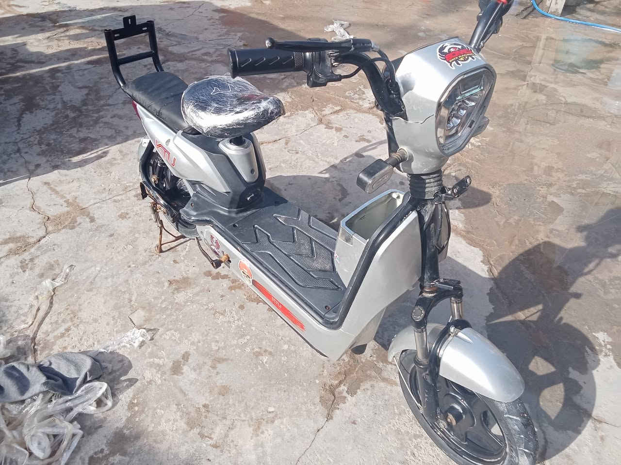 سلام عليكم دراجة شحن 2025 للبيع السعر 300 وبيها مجال للشراي رقم التلفون ***********
