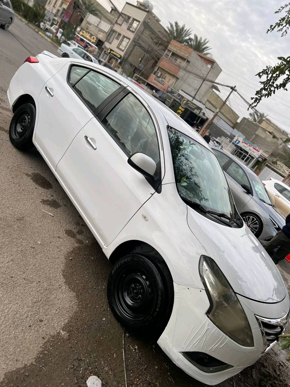 نيسان صني هندي ٢٠١٩ بغداد السيارة باسمي الغرفة لونين بيها ضربة جاملغ خلف السايق ومصبوغة الضربة ماشية ١٨٧ صدر نوزلات بلكات كله جديد مبدلهن سيارة جاهزة مابيها نقص عنوان بغداد الشعب *********** السعر ٩٨ ورقة وبيها مجال