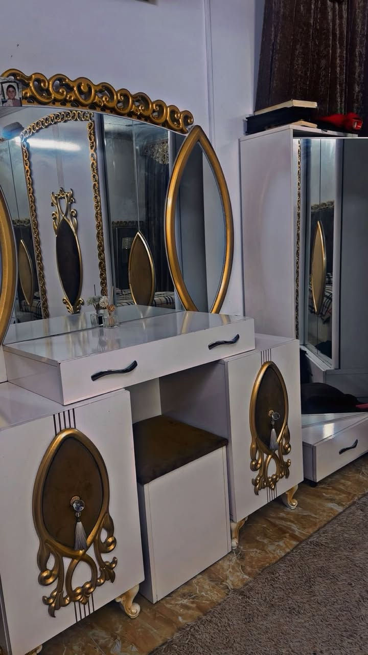 غرفة نوم مستعملة للبيع
الحالة نضيفه وتحتاج قليل من التعديلات 
سبع قطع ،. السعر 650 الف


**إذا كنت صاحب هذا الإعلان وتريد حذفه لأي سبب، رجاءا أرسل رسالة إلى الدعم الفني**