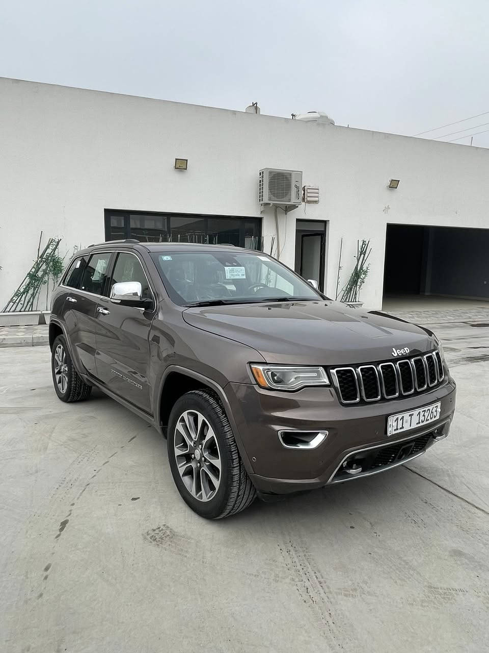 السلام عليكم جيب شيروكي موديل 2018 وارد امريكي حادثه مال امريكه جملغ وبنيد بدون دواخل سونار مرفق مع صور الحادث رقم بغداد انكليزي تحويل مباشر الموصفات اوفر لند فوول الفوول كشنات جلد بنروما شاشه جبيره معروفه موصفات الاوفر لند جاهزه من كلشي كير محرك صدر تخم تاير كله جديد السعر ب 230 وبيه مجال مكان سياره بغداد البياع ***********/***********
