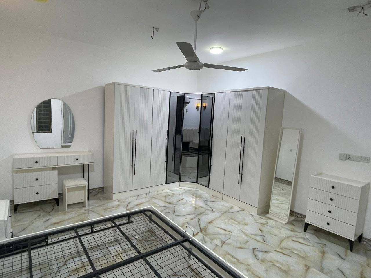 غرفه نوم مستعمله قليل بعدها جديده اريد أسافر ومستعجله عله بيعها ماخذتها ب٧٥٠ أريدها ب٣٠٠ قفل بدون عموله بدون مندر


**إذا كنت صاحب هذا الإعلان وتريد حذفه لأي سبب، رجاءا أرسل رسالة إلى الدعم الفني**