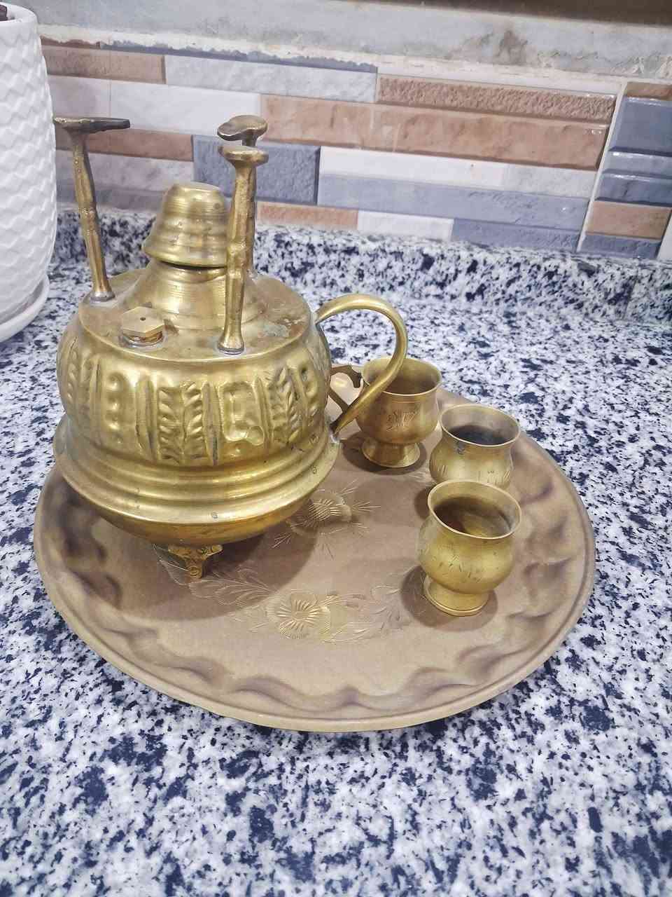 ✨ سبرتاية نحاس أنتيك مع طقم ضيافة ✨
سبرتاية نحاس قديمة بحالة جيدة جداً، مع صينية مزخرفة و3 فناجين نحاس بنفس الطابع التراثي الأصيل 💛
💛 نحاس ثقيل وجودة عالية
💛 شغل قديم بتفاصيل ونقوش جميلة
💛 مناسبة للديكور أو جلسات القهوة على الأصول
💛 قطعة مميزة لعشاق التراث والأنتيك
📏 الحجم عملي ومناسب
🚚 متوفر توصيل لباب البيت
💰 السعر مناسب


**إذا كنت صاحب هذا الإعلان وتريد حذفه لأي سبب، رجاءا أرسل رسالة إلى الدعم الفني**