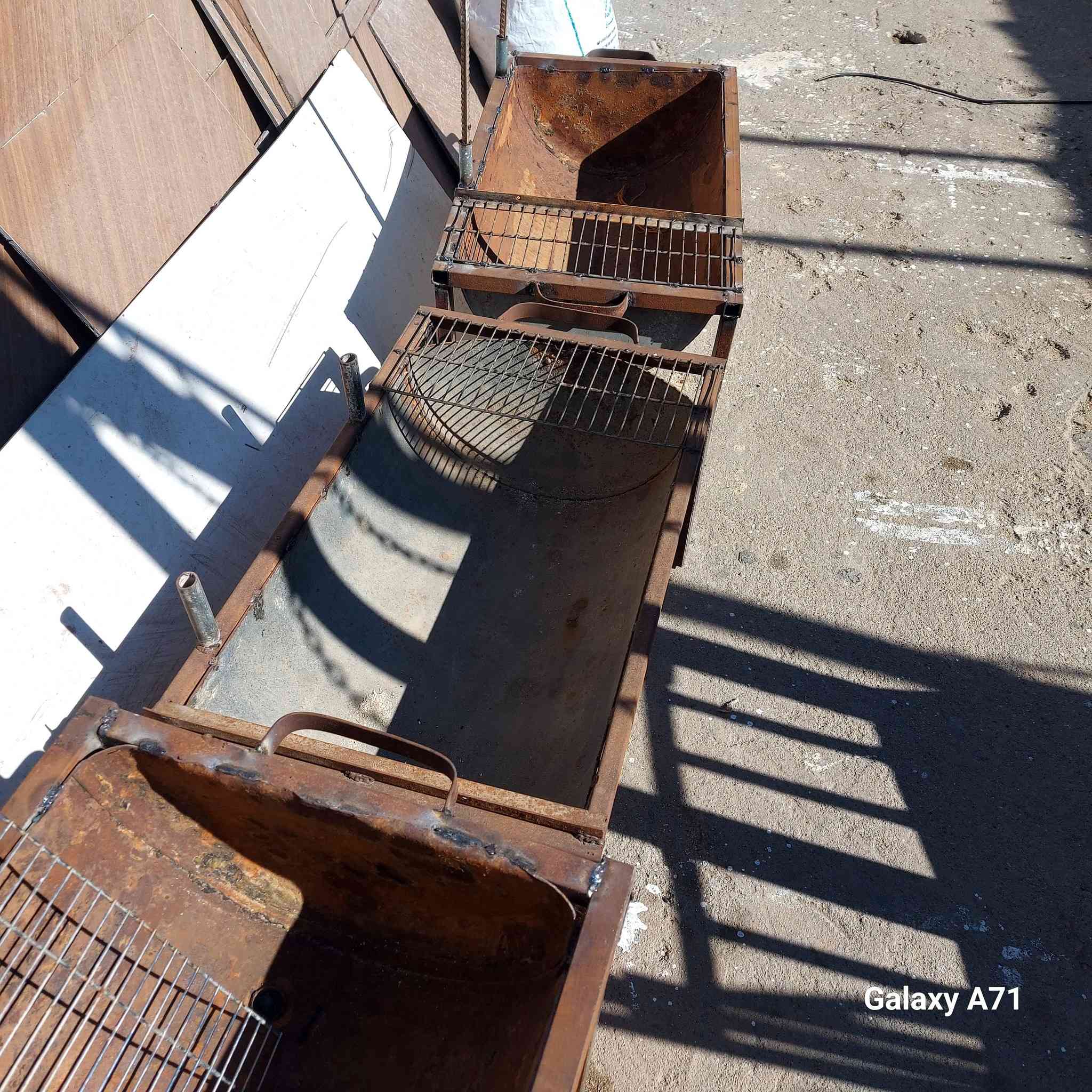 مناقل شوي للبيع المنقله ب ٣٠ ***********
