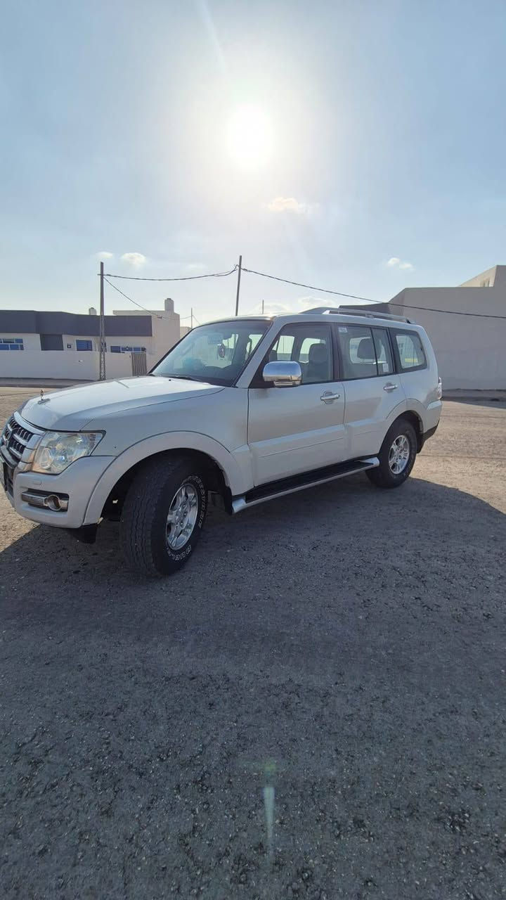 سلام عليكم باجيرو 2008محدث
كفاله عامه ماعده شبر صبر بجاملغ الامامي جهت السايق والباقي كفاله عامه تخم تاير حداديه اماميه خلفيه جديده كهربائيات كله شغاله 7راكب محرك 3000 المرغوب   سنويه ورقم جديد بسمي تدفئه تبريد باقي المواصفات معروفه ***********مكاني الحيدريه
