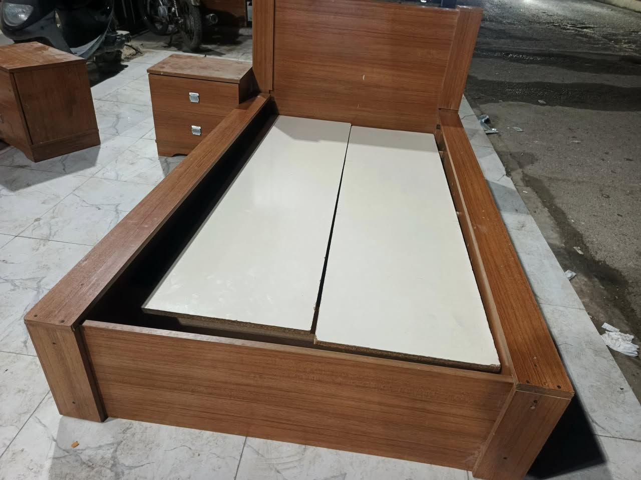 السلام عليكم يوجد لدينا جرابي مع كومدياتهن بآلة تركي مع ميوزة يوجد خدمة توصيل العنوان شارع ٣٠مجمع الأخوين ***********
