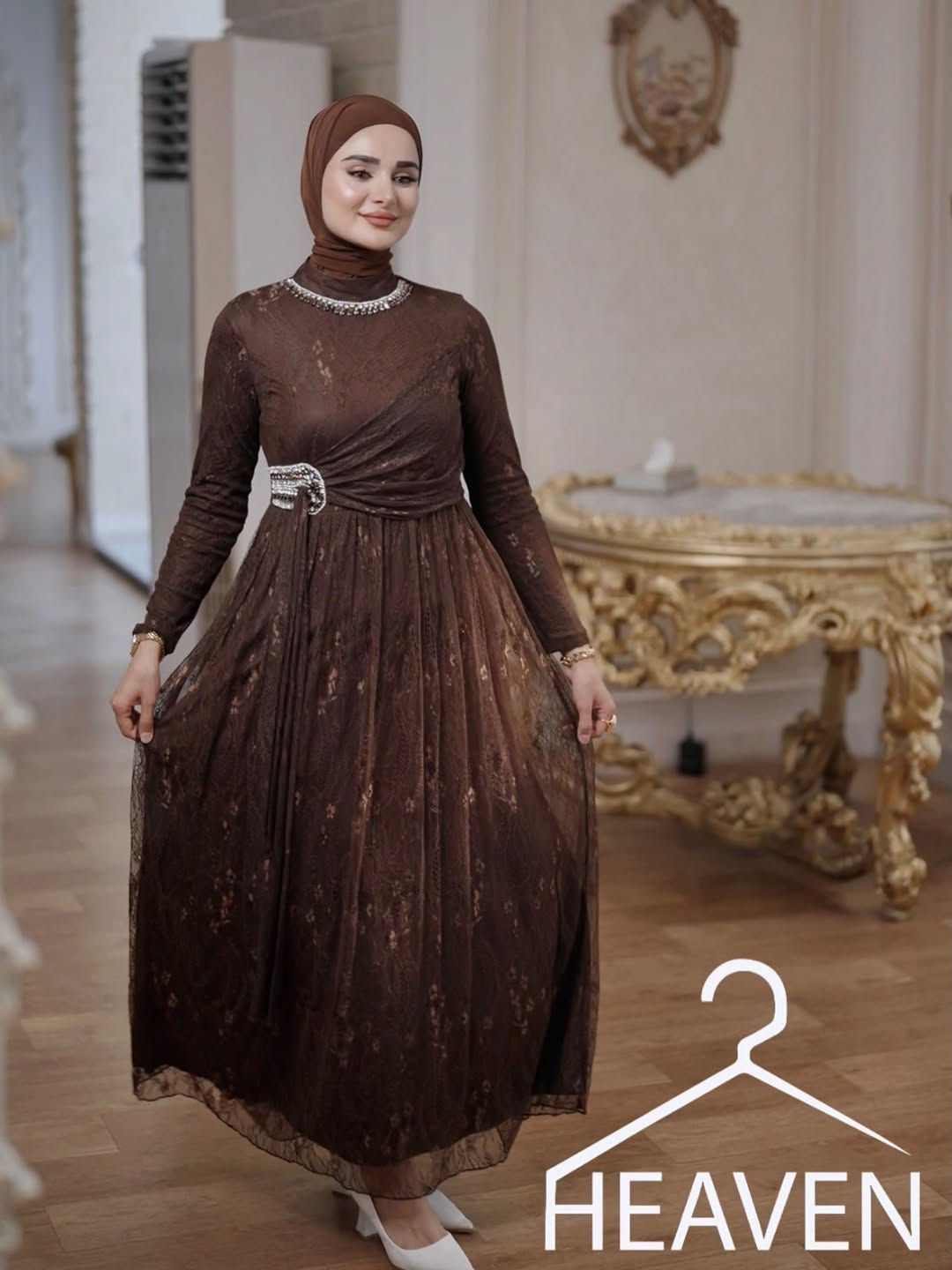 ✨ إطلالة فخمة بكل تفاصيلها ✨

فستان كيبور مبطن بالكامل، مطعّم بالستراس بتفاصيل راقية تمنحكِ لمسة من الفخامة والأناقة في كل مناسبة. 🤍

📏 القياسات: (يلبس من 38 إلى 46)
💰 السعر: 85,000 د.ع
🧕 الحجاب متوفر

📩 للطلب راسلونا دايركت
أو عبر الواتساب 📞 ***********

📍 عنوان البوتيك:
زيونة - شارع الربيعي - مجمع الألمنيوم - مقابل كوزمتك هدى يوسف✨
