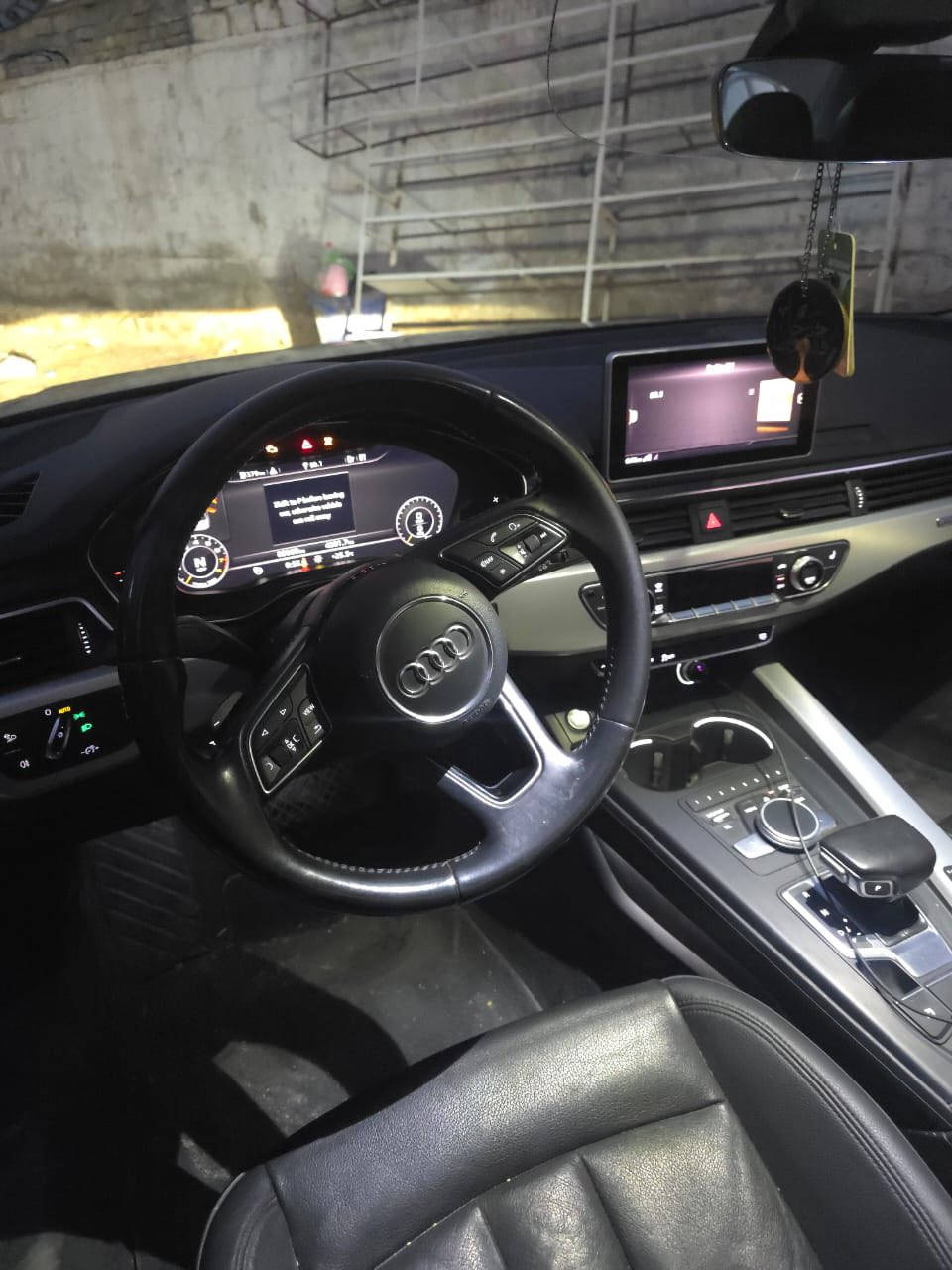 السلام عليكم
اودي A4
موديل 2017 
كواترو فول sline 
ماشيه ٩٦ كيلو 
مكانها بغداد
بيه جاملغ يسار والبنيد مرشوش فقط السياره جديدة كلش
السعر 
138$$
بيه مجال 
رقم ***********
