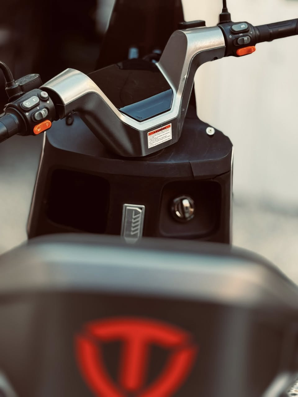 تـالج  T73 من شركة (RYAYN)
مستخدمة اسبوعين فقط ..🛑

مواصفاتها :

بطاريات عدد 6 مسطره 🔋

دراجه زيرو ماشيه 115 

نضام مانع سرقة

نضام مانع انزلاق

3 نمر 

شاشه ذكيه 

دبلات سبورت

شلعه قويه

تمشي بالشحنه 80 كيلو 

 

🛑⚠️ انطخت بالباب وصارت بيها طخات بالامام بسيطه واتصلحت ومامأثره ؏ دراجه

السعر 975 الف وبيها مجال قليل 

الجديد مليون و300

للبيع او المراوس بوحش الكون


**إذا كنت صاحب هذا الإعلان وتريد حذفه لأي سبب، رجاءا أرسل رسالة إلى الدعم الفني**