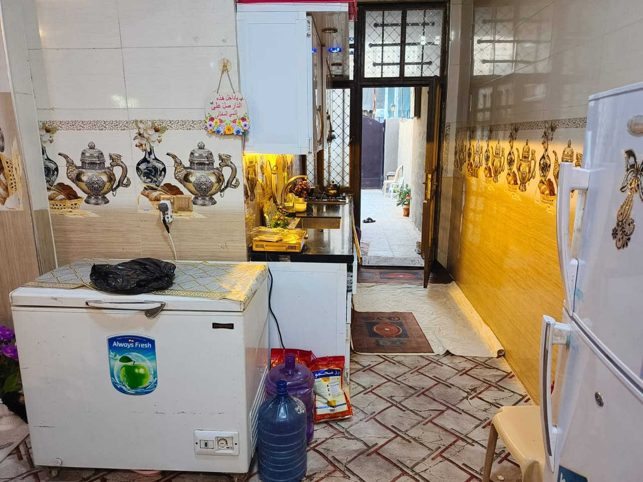 السلام عليكم مكلف بالنشر
تم اعاده النشر بسبب الوعود الكاذبه بيت طابو زراعي بناء حديث سند ٢٥  طابق واحد المساحه ١٥٠ م موقع مميز حي الصناعه الشارع المجاور لاعداديه الصناعه ( شارع حسن برغي) اول فرع على اليمين قريب جدا للشارع العام كافه الخدمات متوفره ارصفه وتبليط لباب البيت 

السعر مناسب وباقي التفاصيل 

الاستفسار ع الرقم ***********
