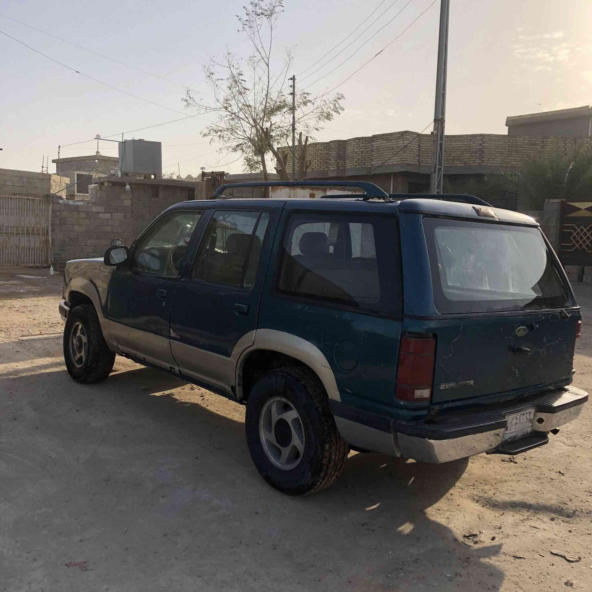 السلام عليكم فورد موديل 92 
رقم كربلاء الماني سنويه لحد 28 يلا تصقط  

مكينه وكير بطه 2500 (السعر30) وبيه مجال 

مكان السياره(فلوجه) ***********
