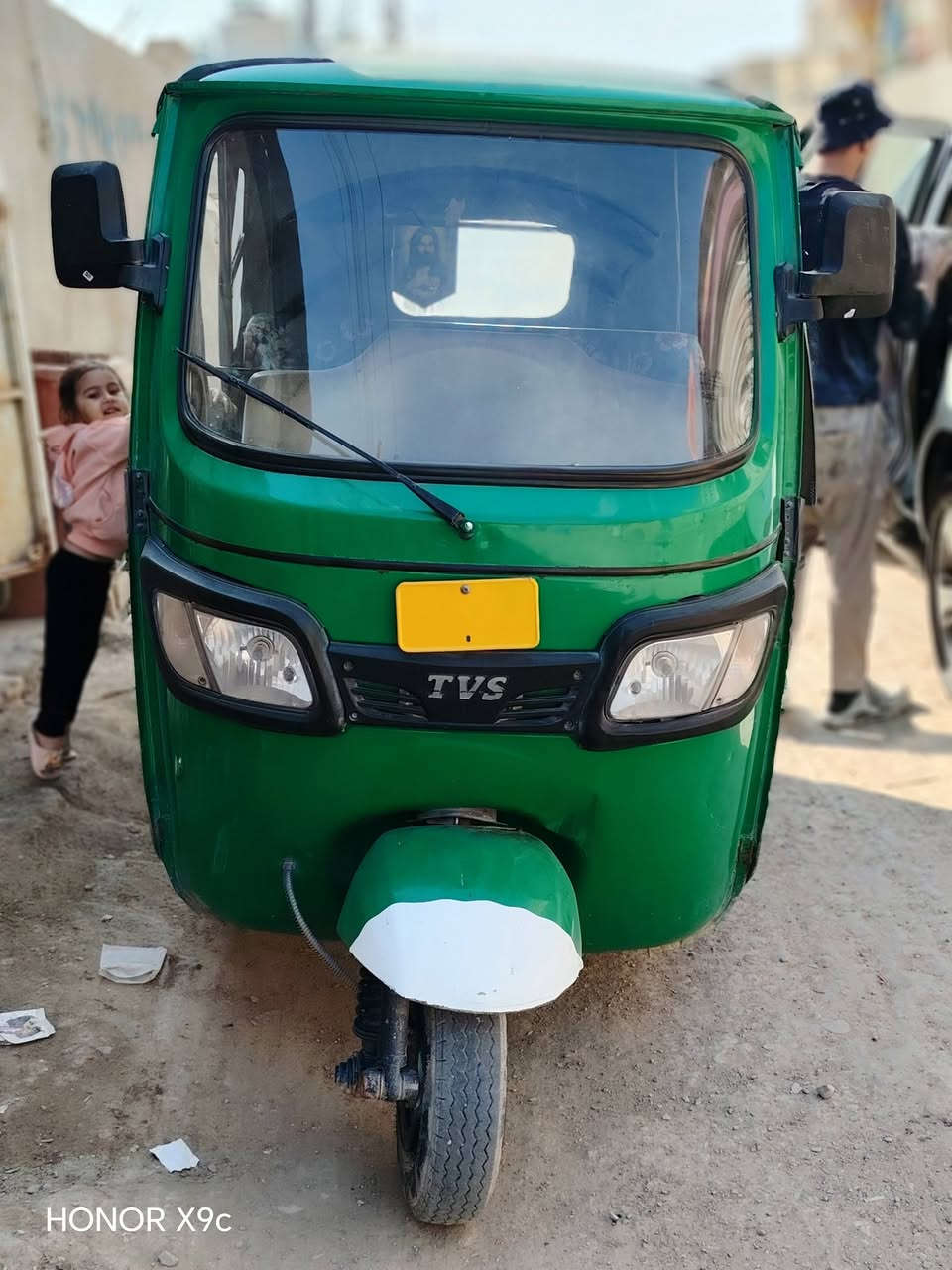 سلام عليكم شباب 
تكتك للبيع مديل 22 
مكان بصره قرنه 
سعرها 6 وربع وبيها مجال قليل 
 ***********
