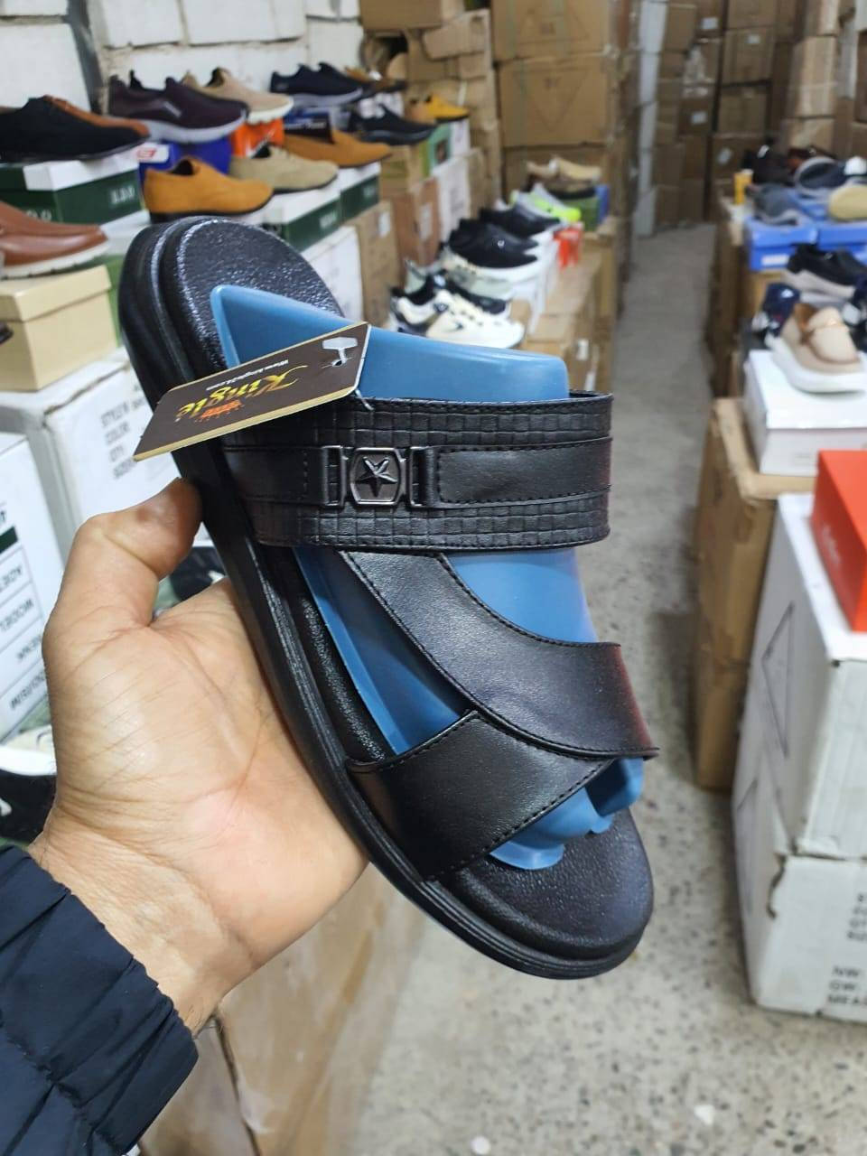 السلام عليكم وجبه جديده شحاطات رجالي قياس من ٤٠ الئ ٤٥ وبسعر ٥٠٠٠ الف فقط العنوان بهرز خلف السوك عماره حجي خلف وتدللون علينه للاستفساروالتواصل على رقم ***********متواجين من ساعه ٩صبح الئ ١٢ ظهرا ومن ٢ونص للفطور ومن ورئ الفطور الئ ١١ باليل واهلا بكم
